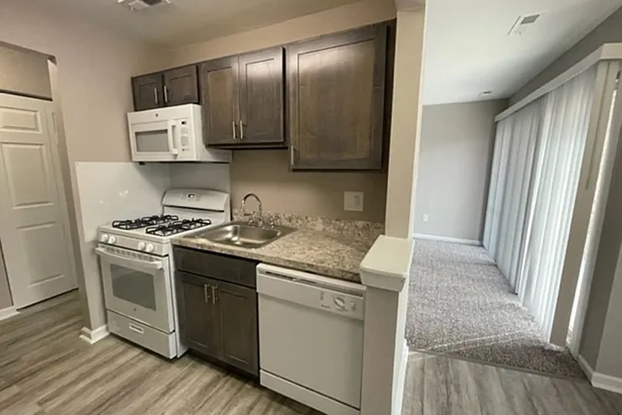 Autumn Ridge Apartments - Blackwood, NJ 08012 | ApartmentGuide.com