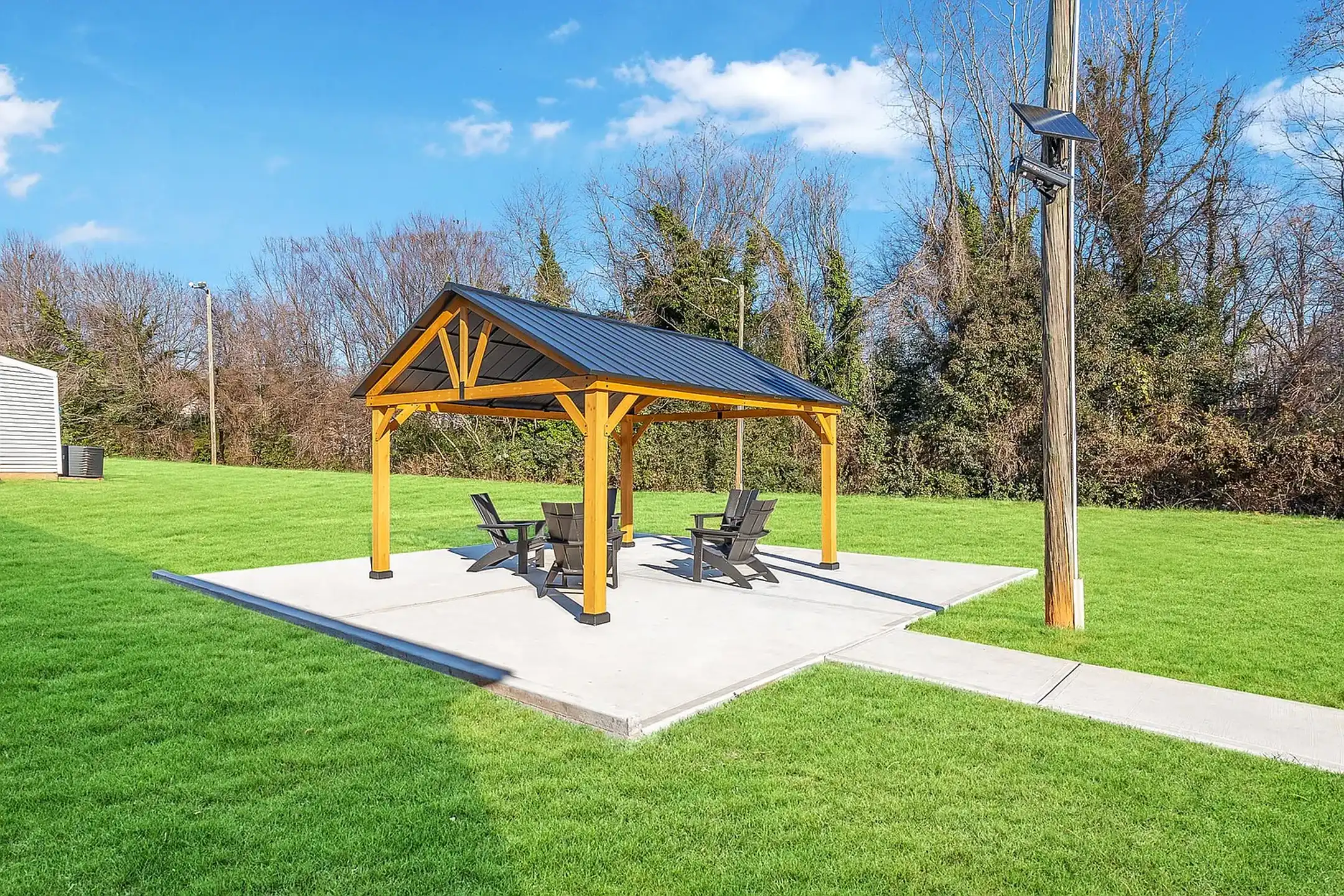 Charlotte 360 - Charlotte, NC 28208 | ApartmentGuide.com