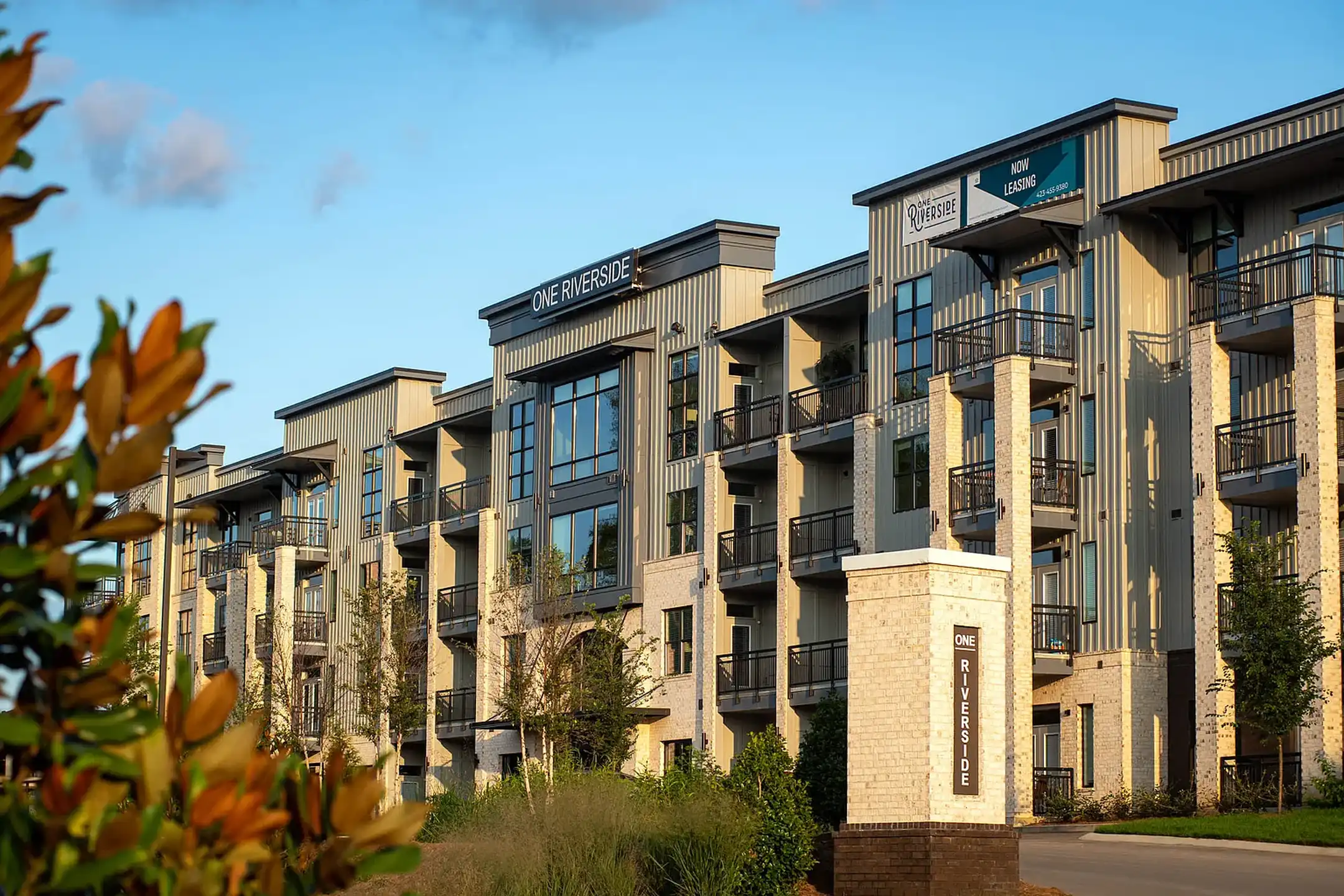One Riverside Apartments - Chattanooga, TN 37406 | ApartmentGuide.com