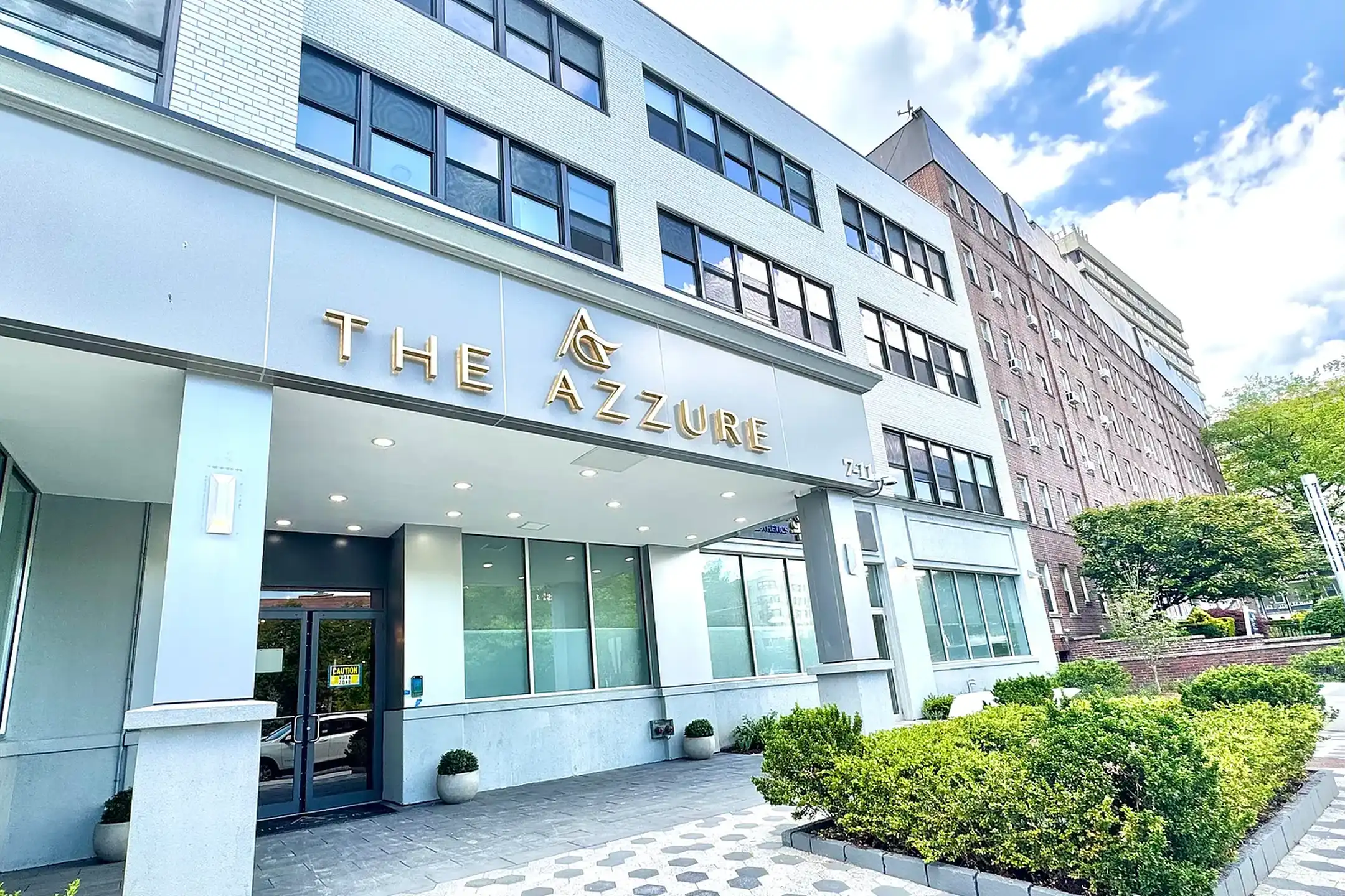 レオナルド・ウェーバー　[ WHITE PLAINS , NY ] The Azzure - White Plains, NY 10601 | ApartmentGuide.com