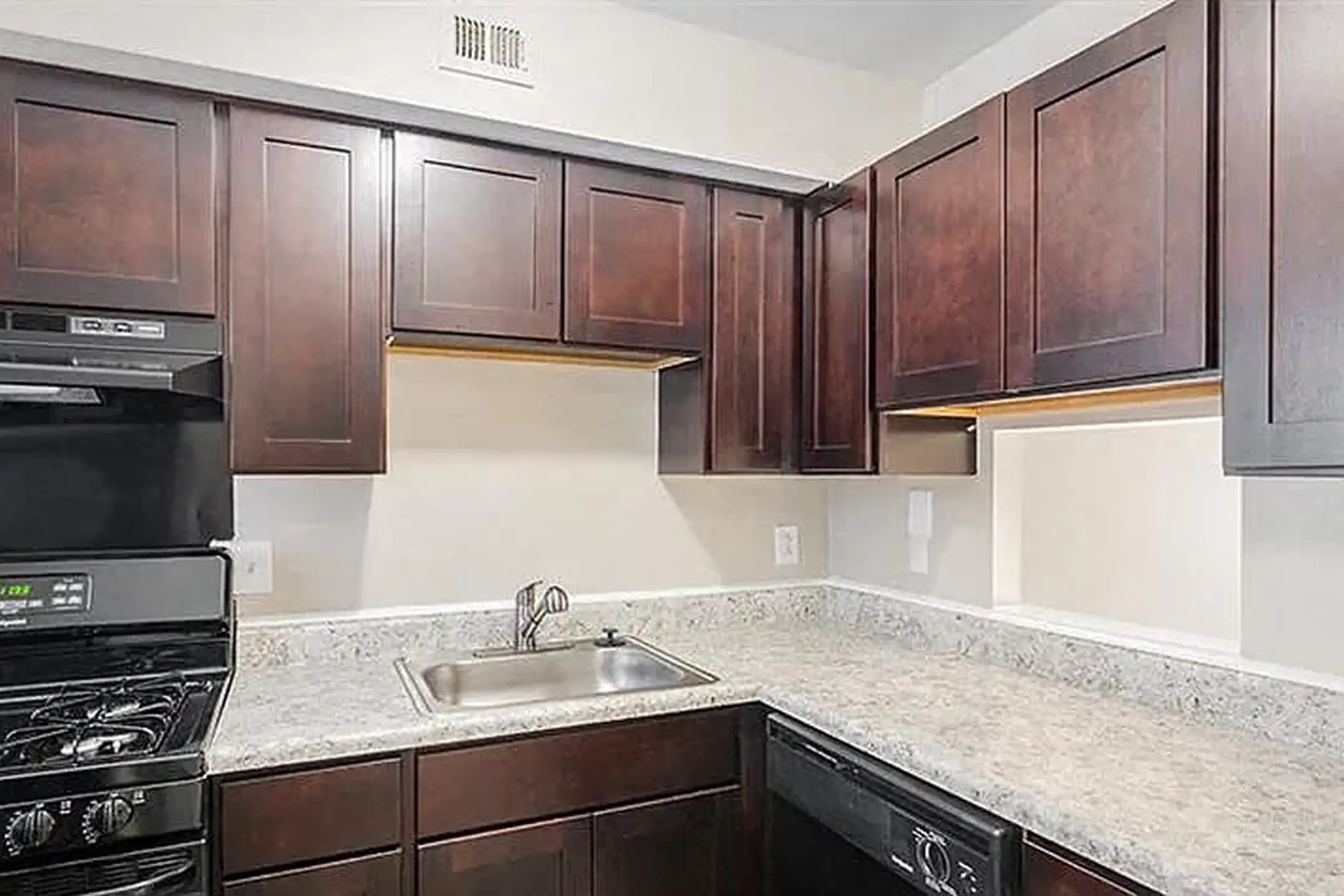 Hilton Village Townhomes Newport News VA 23601 ApartmentGuide com