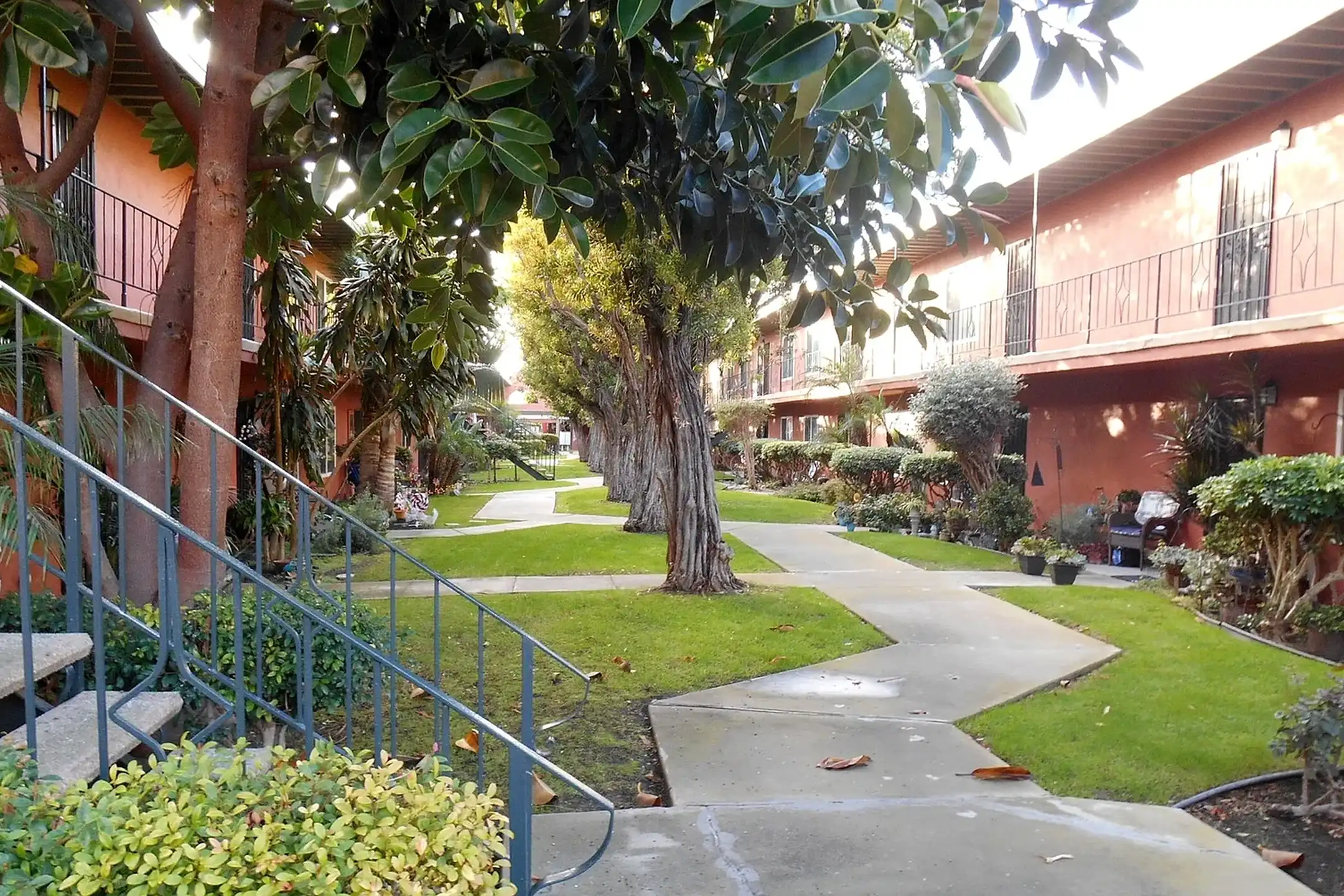 The Springdale - Huntington Beach, CA 92649 | ApartmentGuide.com
