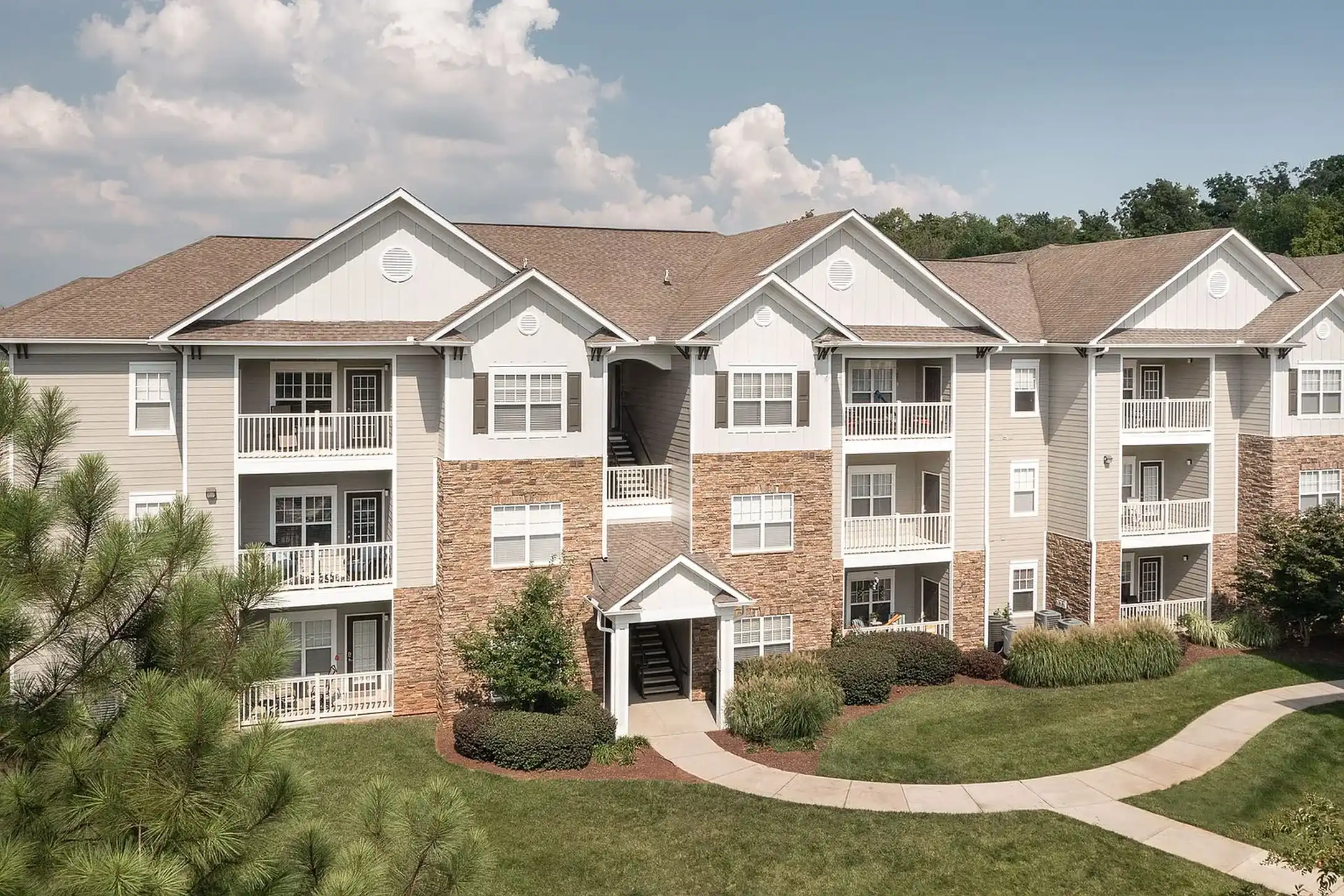 Curated visual reference: Gallery Detail: Vintage Creekwood Park Apartments
