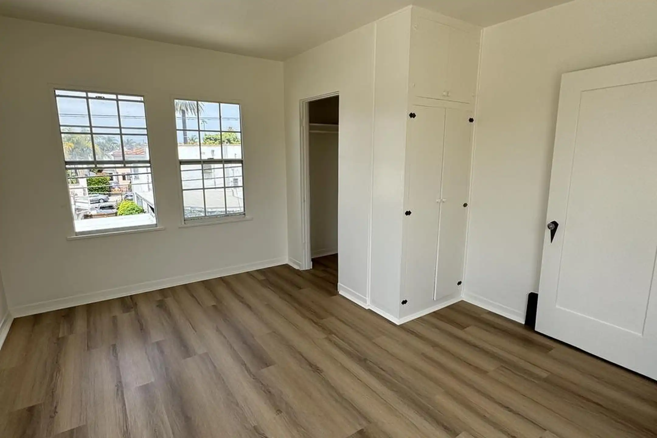 1335 Redondo Blvd - Los Angeles, CA 90019 | ApartmentGuide.com