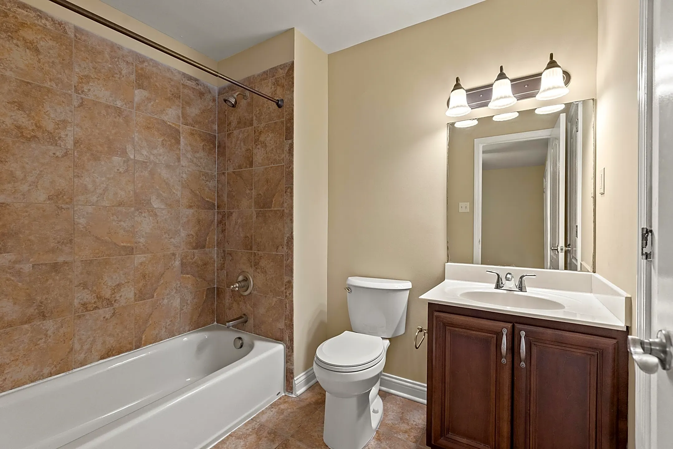 THE APARTNENT ラグマット　stabridge Serenity at Liberty Square (LS4) - 1415 NW 63rd St Miami FL