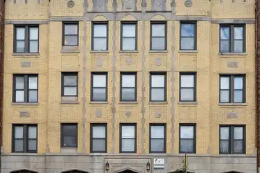 Evelyn Apartments - Oak Park, IL 60304 | ApartmentGuide.com