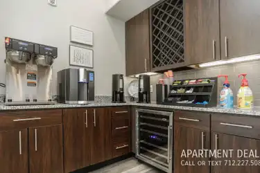 Modicum Luxury Apartment With In Unit Laundry And Pool photo