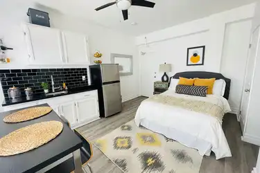 Landmark Towers - Los Angeles, CA 90017 | ApartmentGuide.com