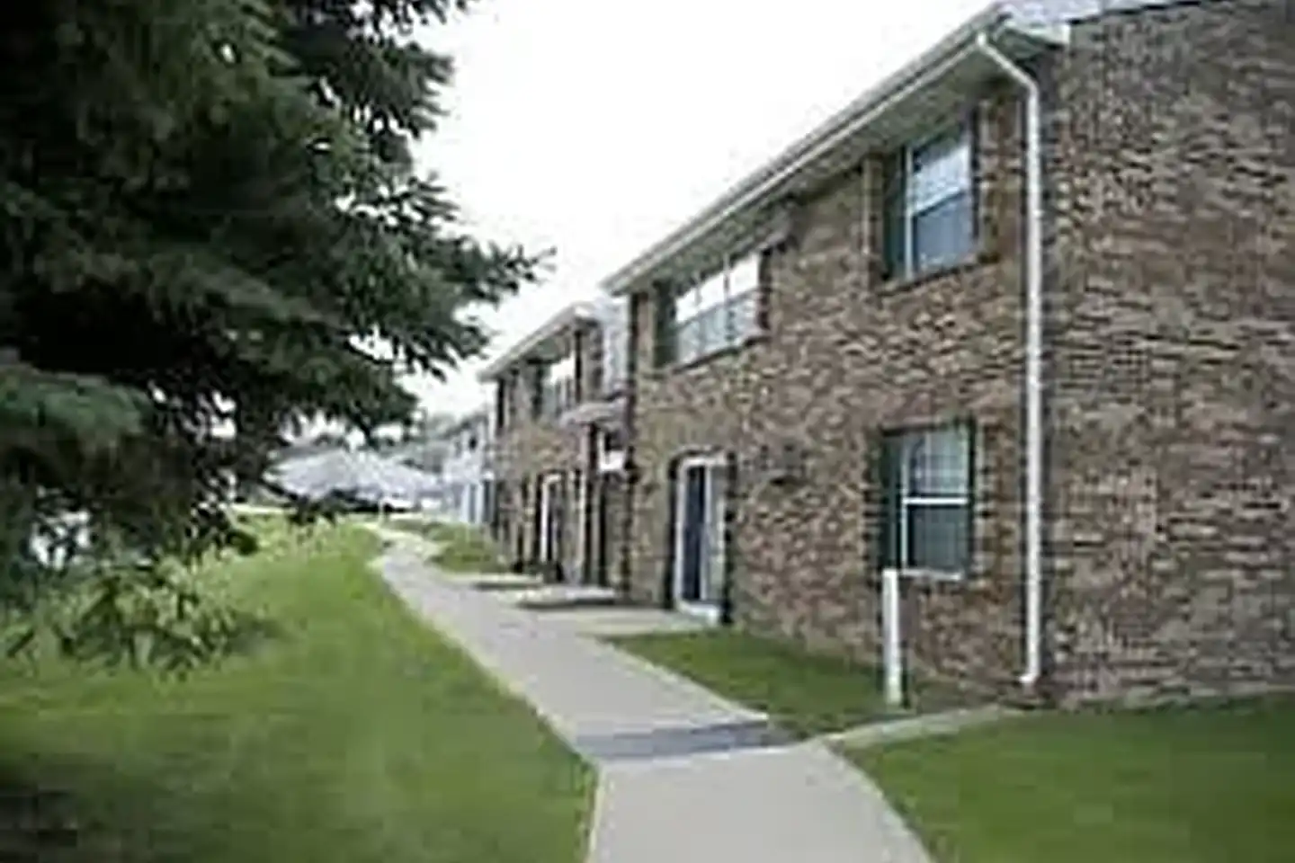 Crestview Manor Apartments - Bismarck, ND 58501 | ApartmentGuide.com