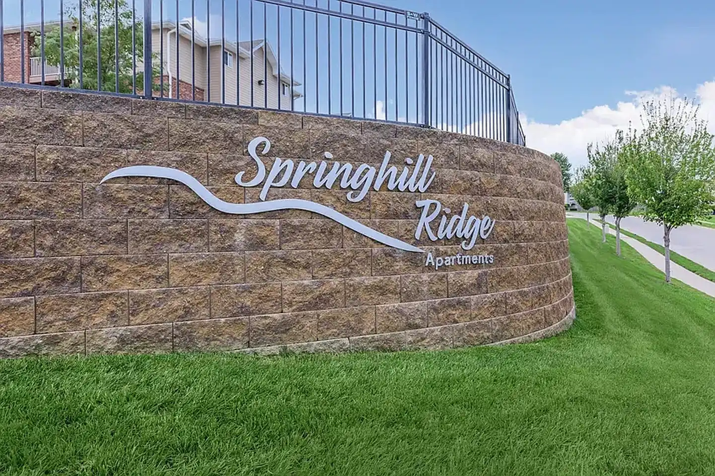 Springhill Ridge Apartments - Omaha, NE 68136 | ApartmentGuide.com