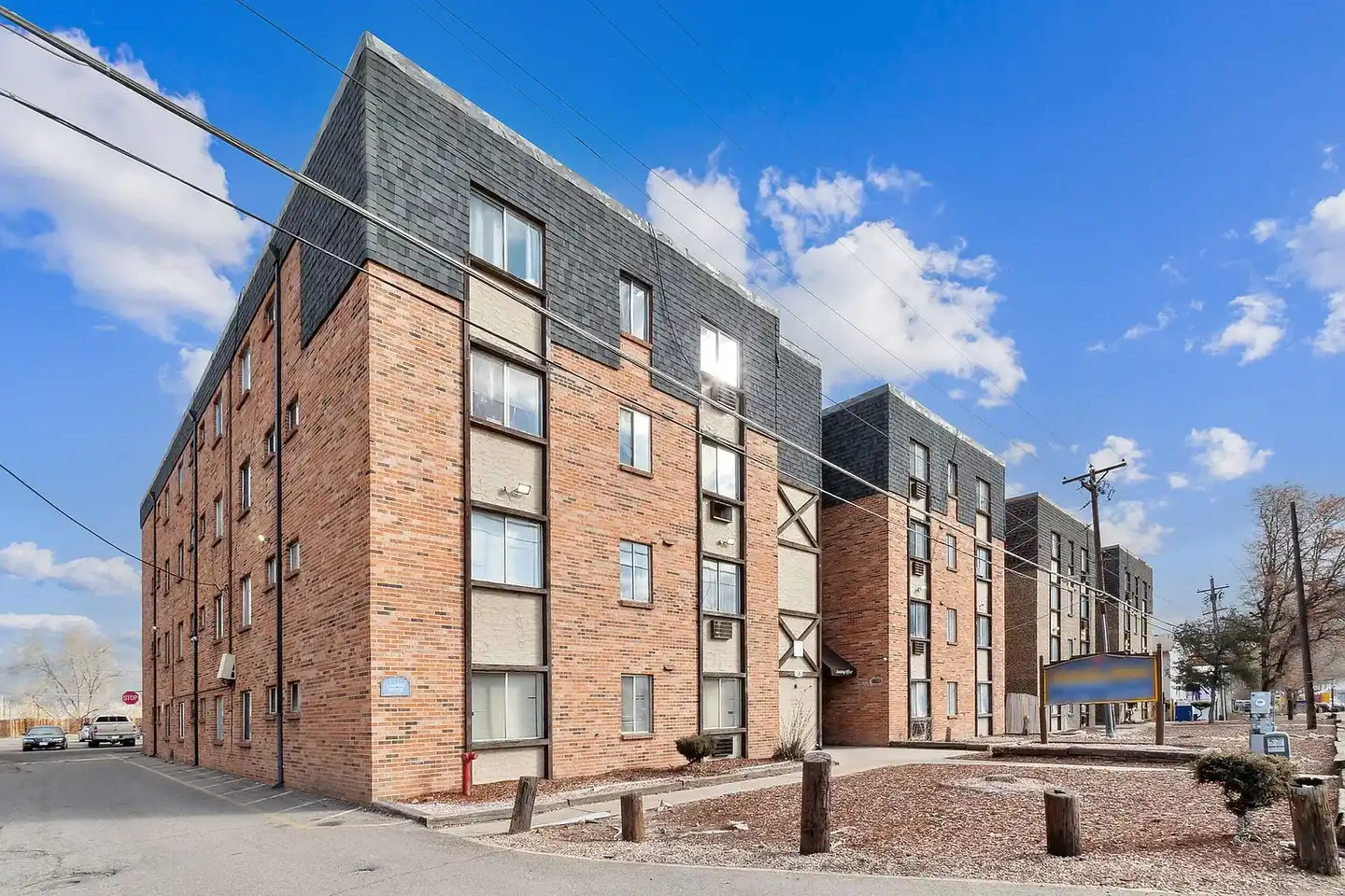 Berkshire Square - Denver, CO 80219 | ApartmentGuide.com