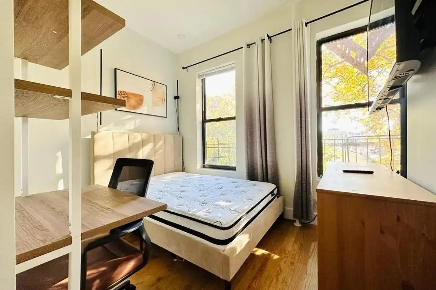 Private Bedroom in 7 Bedroom/3 Bathroom Home - New York, NY 11206 ...