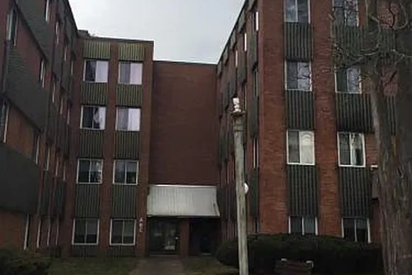 Silver Pond - Wallingford, CT 06492 | ApartmentGuide.com