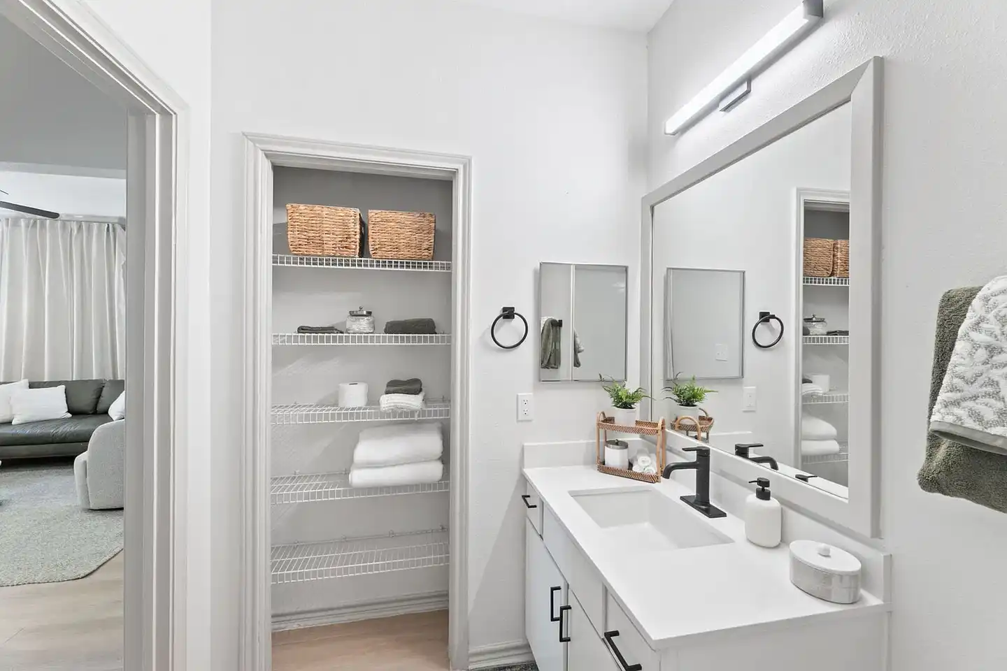 Signature Ridge - San Antonio, TX 78229 | ApartmentGuide.com
