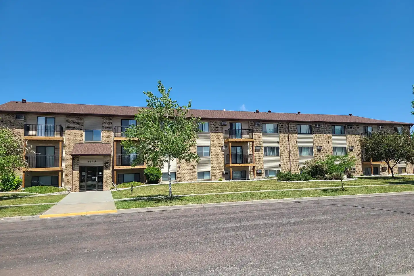 4325 Green Apartments - Fargo, ND 58103 | ApartmentGuide.com