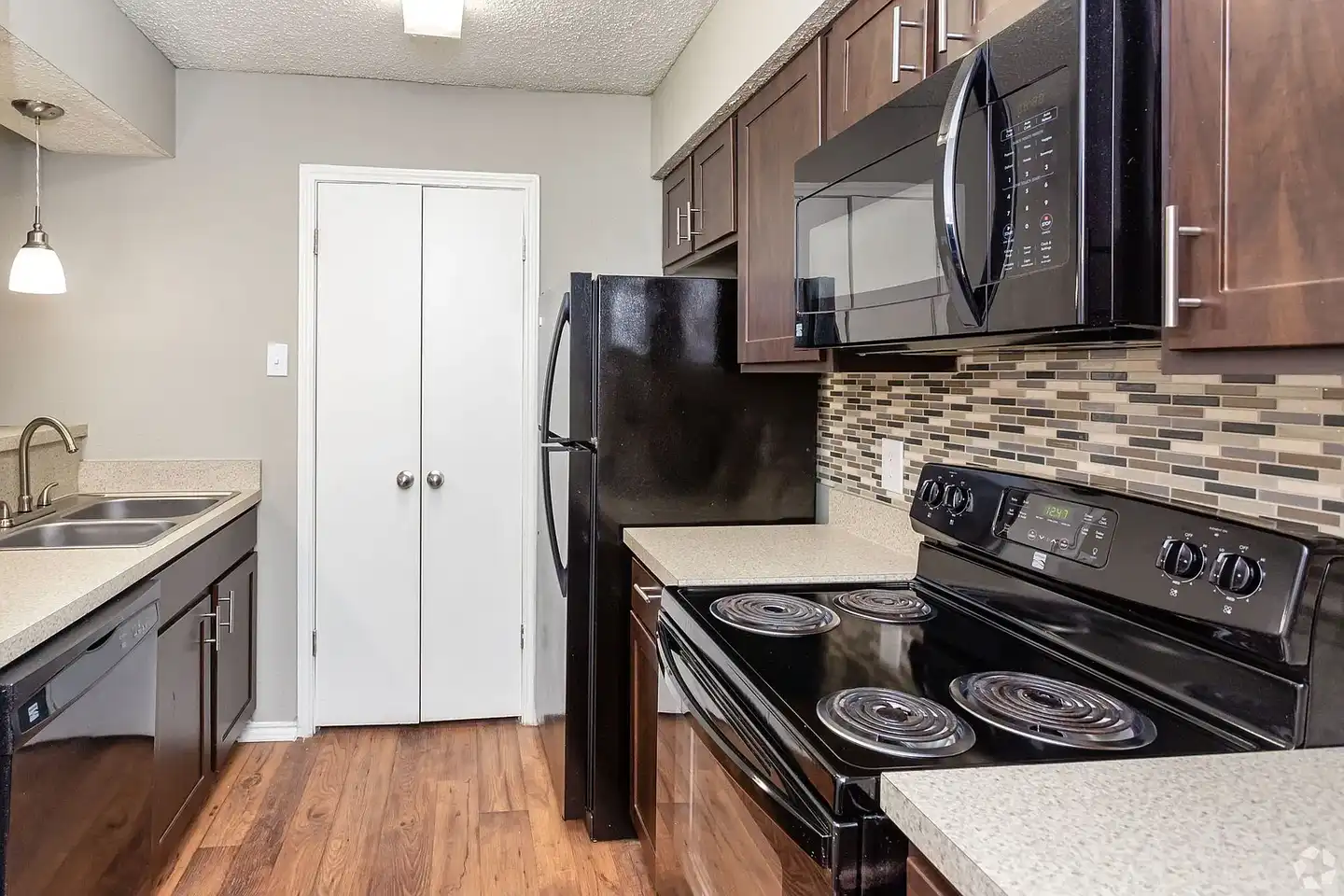 Walnut Ridge Apartments - Arlington, TX 76006 | ApartmentGuide.com