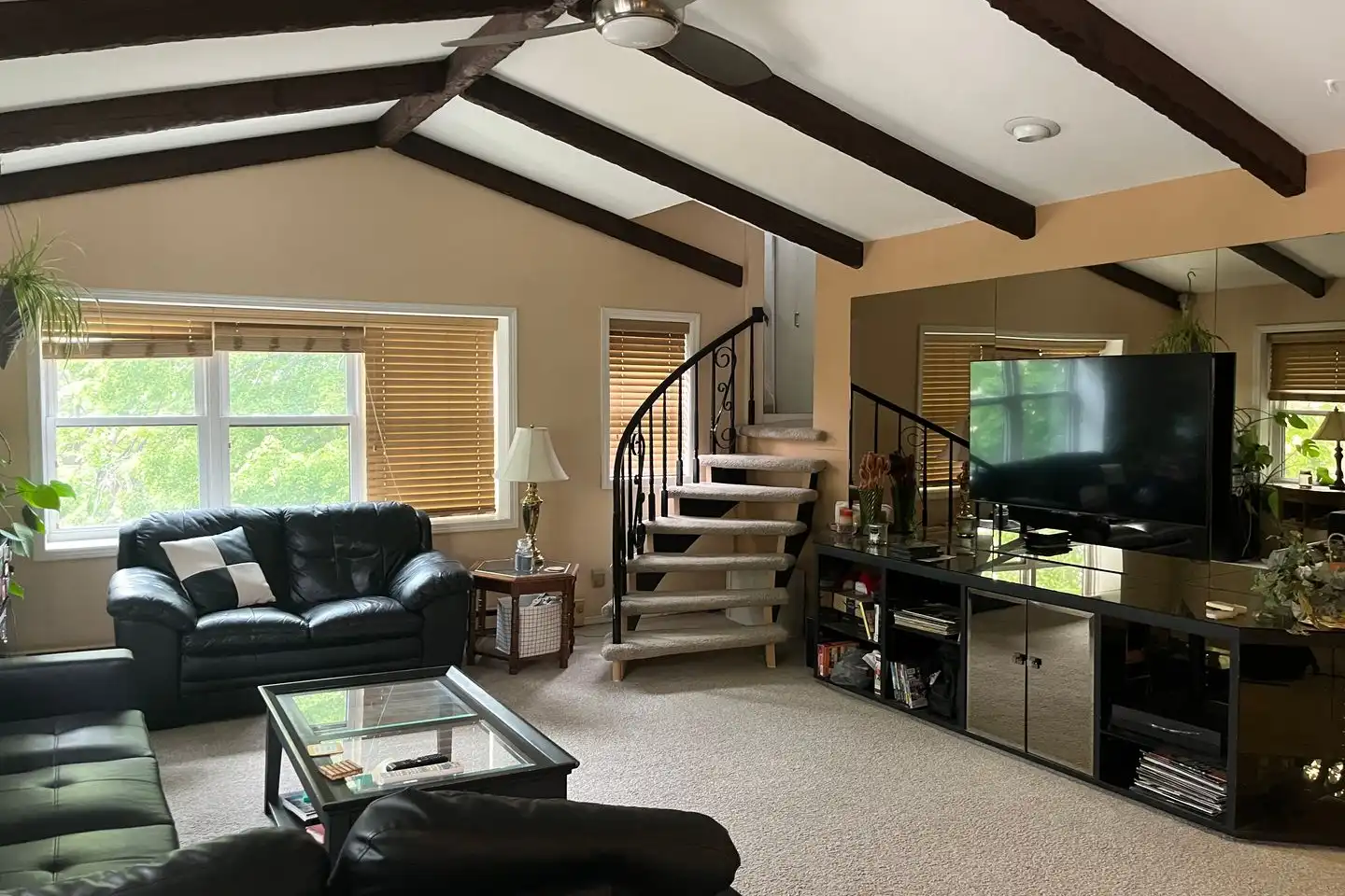 1345 Astor - Milwaukee, WI 53202 | ApartmentGuide.com