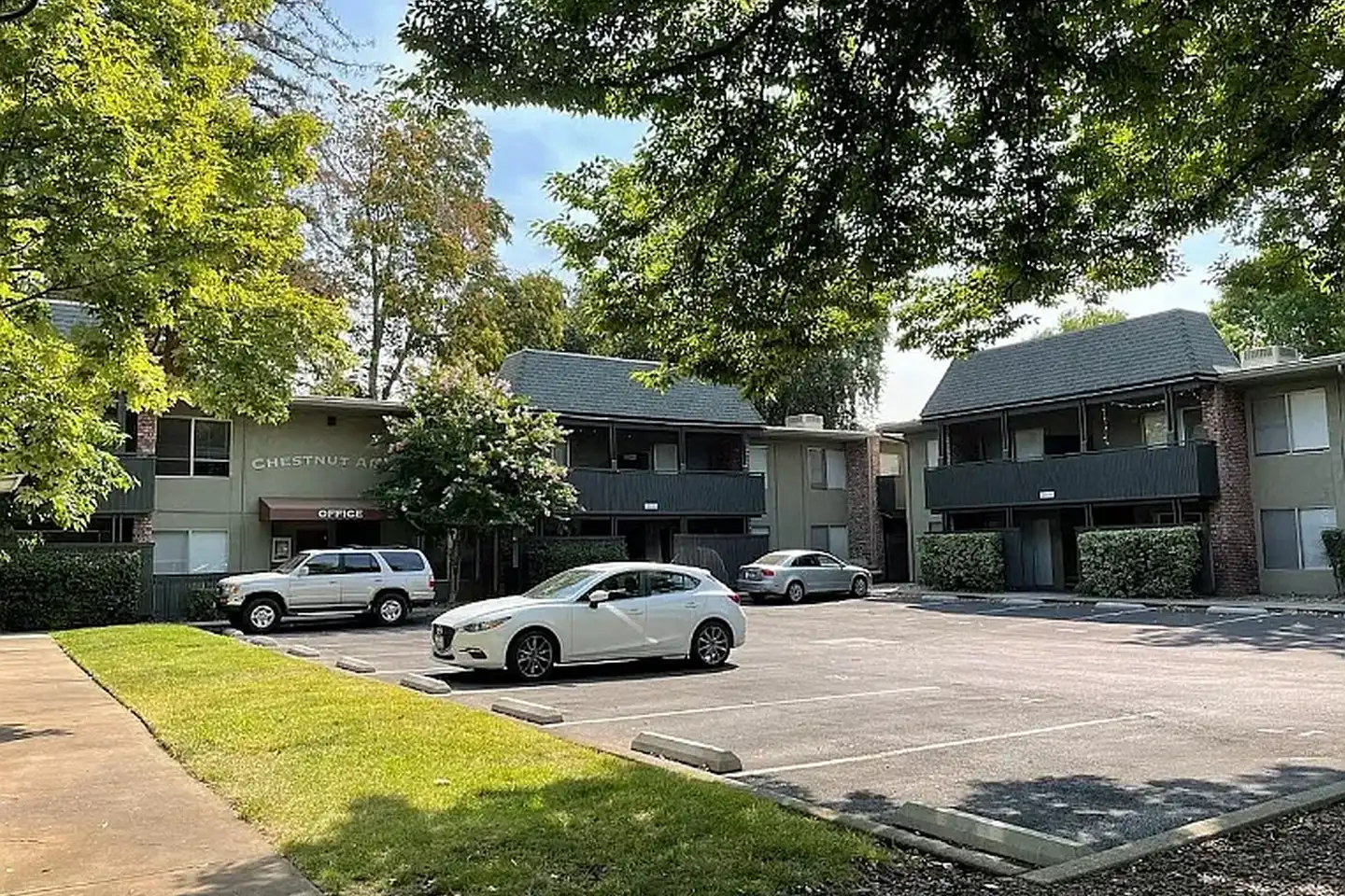 Chestnut Arms - Chico, CA 95928 | ApartmentGuide.com