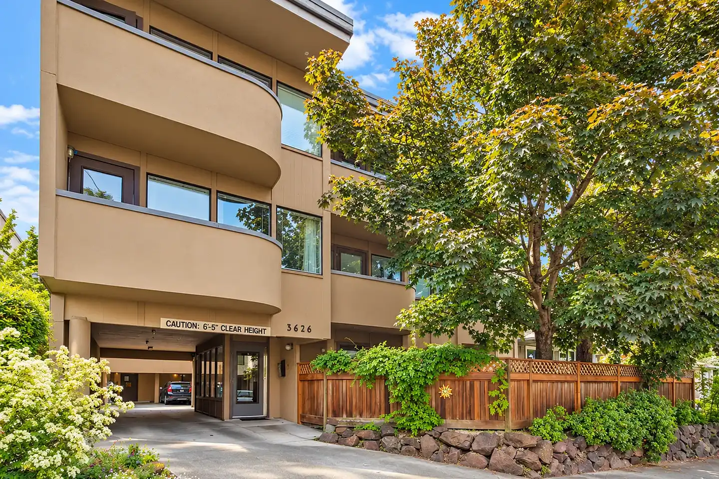 Wallingford Vista - Seattle, WA 98103 | ApartmentGuide.com