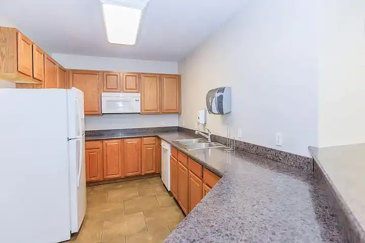 Springhill Ridge Apartments - Omaha, NE 68136 | ApartmentGuide.com