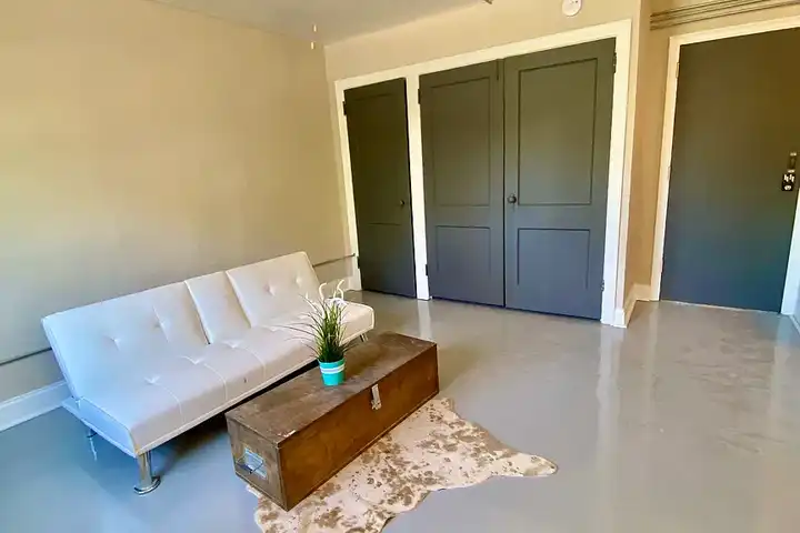 3136 Grand - Kansas City, MO 64111 | ApartmentGuide.com