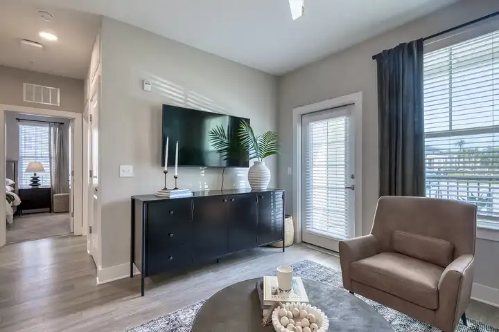 The Pointe at Davis Creek - Jacksonville, FL 32256 | ApartmentGuide.com