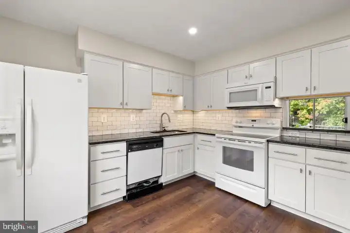 2821 Madeira Ct - Woodbridge, VA 22192 | ApartmentGuide.com