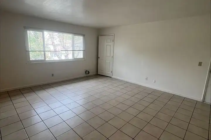 2518 X St unit Unit 7 - Sacramento, CA 95818 | ApartmentGuide.com