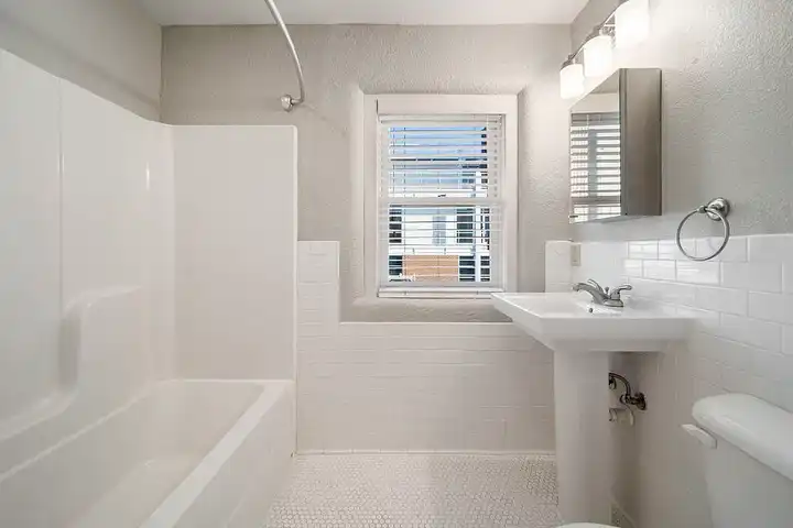 Coliseum Apartments - Tulsa, OK 74120 | ApartmentGuide.com