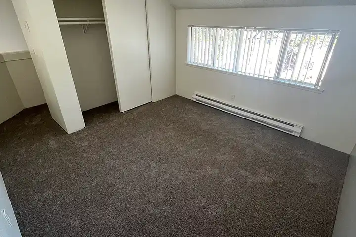 Sunset Ridge Apartments - University Place, WA 98467 | ApartmentGuide.com