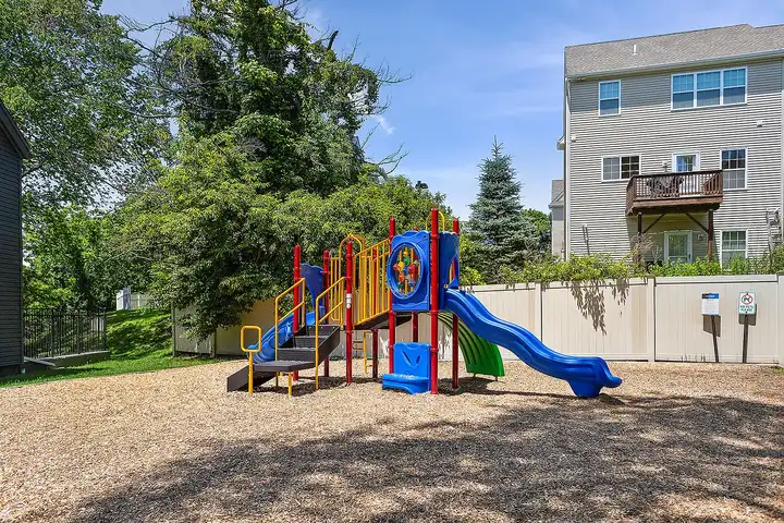 Ridgeway Place - Danbury, CT 06811 | ApartmentGuide.com
