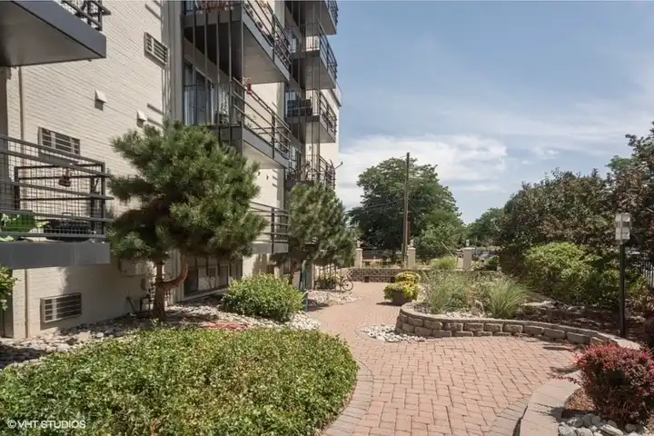 4805 E Kentucky - Denver, CO 80246 | ApartmentGuide.com