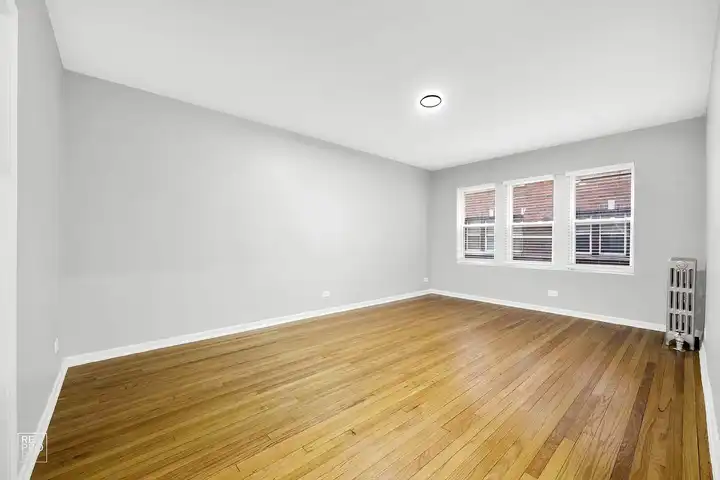 7028 S Clyde - Chicago, IL 60649 | ApartmentGuide.com