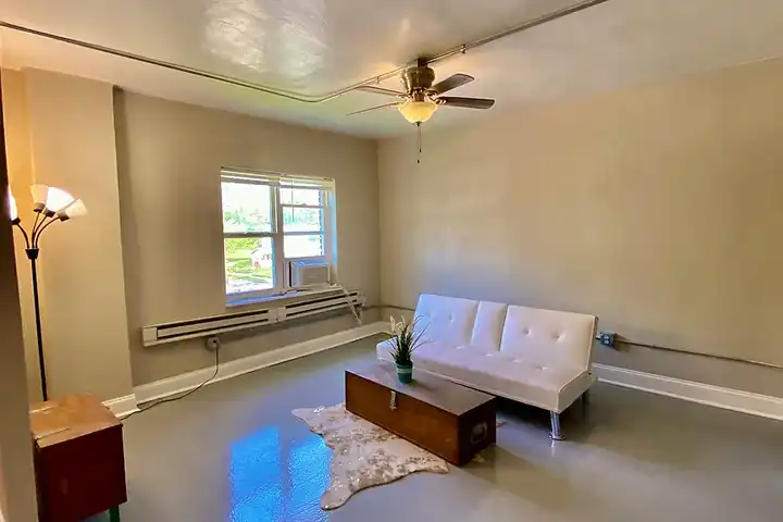 3136 Grand - Kansas City, MO 64111 | ApartmentGuide.com