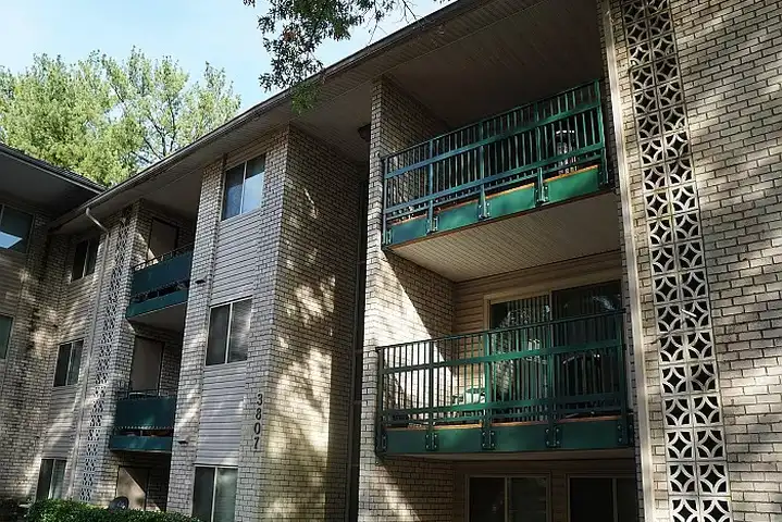 Calvert Hall Apartments - Landover Hills, MD 20784 | ApartmentGuide.com