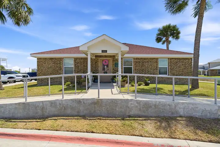 Oak Manor Villas - Portland, TX 78374 | ApartmentGuide.com