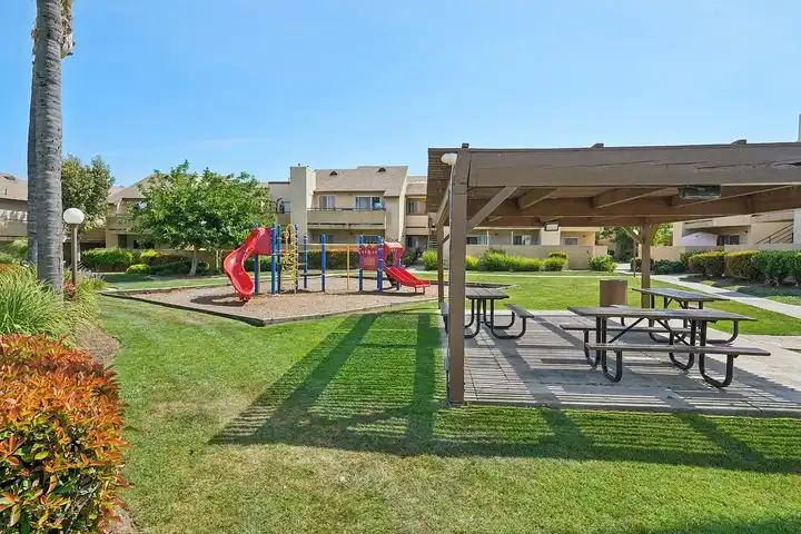 PepperTree Place - Riverside, CA 92503 | ApartmentGuide.com