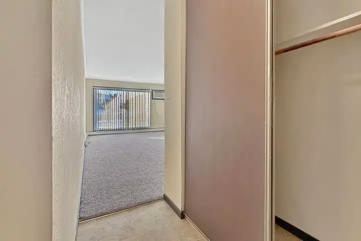 Wheelock Ridge Villa - Saint Paul, MN 55130 | ApartmentGuide.com