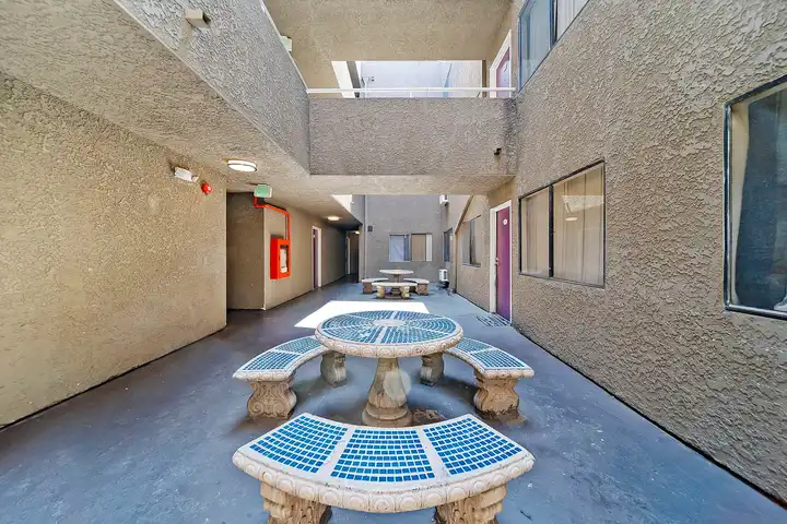 South Towers - Bonnie Brae - Los Angeles, CA 90057 | ApartmentGuide.com