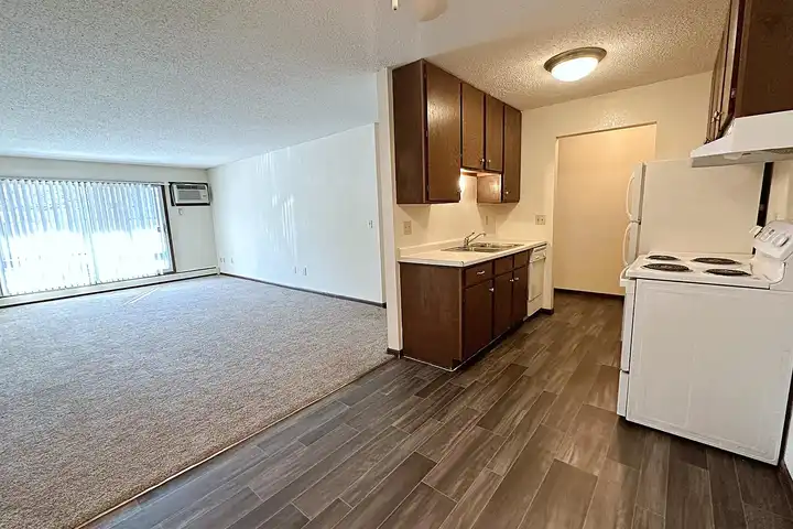 Wheelock Ridge Villa - Saint Paul, MN 55130 | ApartmentGuide.com