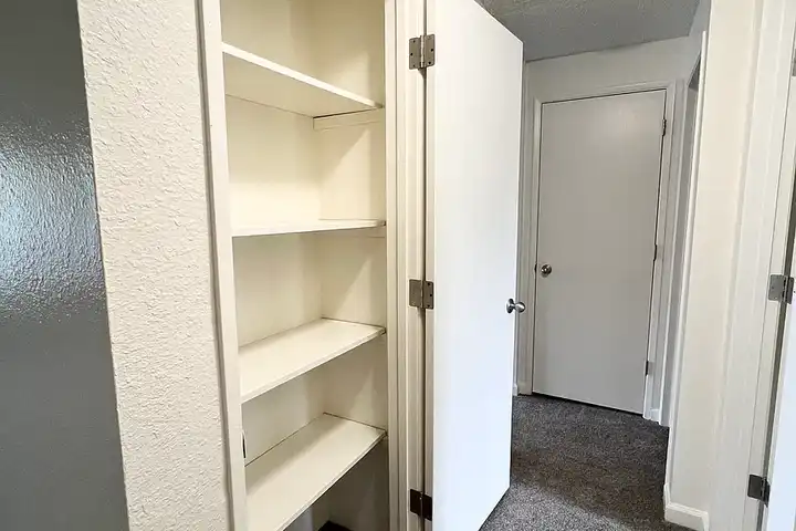 Sunset Ridge Apartments - University Place, WA 98467 | ApartmentGuide.com
