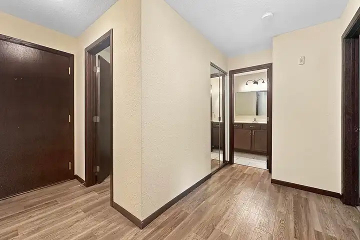 Wheelock Ridge Villa - Saint Paul, MN 55130 | ApartmentGuide.com