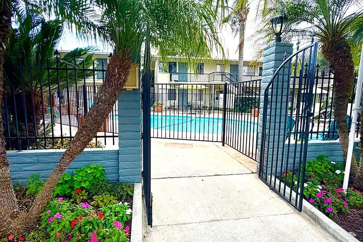 Park View Apartments - Vista, CA 92084 | ApartmentGuide.com