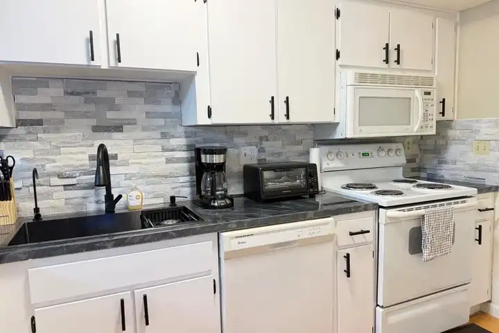 1881 Lichen Ln #B - Clearwater, FL 33760 | ApartmentGuide.com