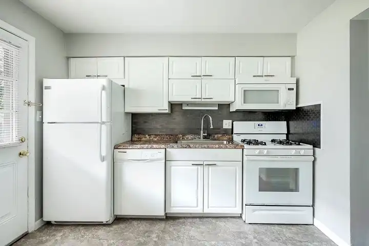 Riverview Place - Columbus, OH 43202 | ApartmentGuide.com