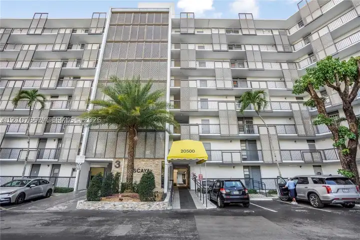 20500 W Country Club Dr #607 - Miami, FL 33180 | ApartmentGuide.com