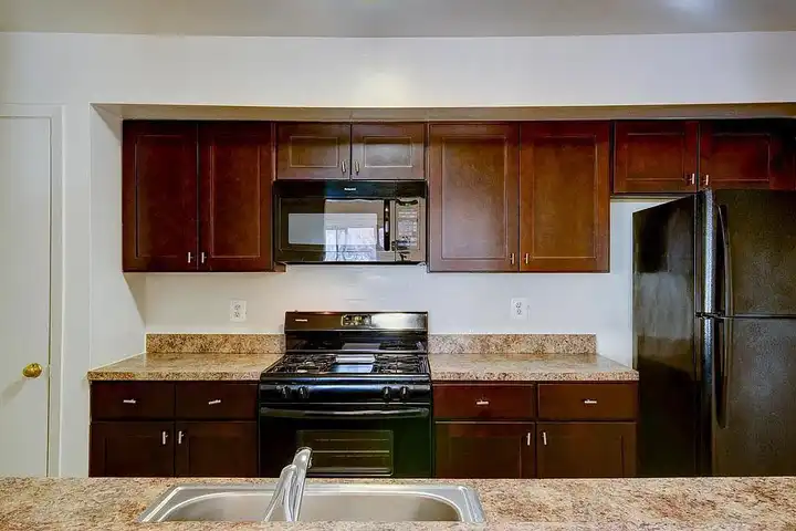 Oxford Arms - Edison, NJ 08817 | ApartmentGuide.com
