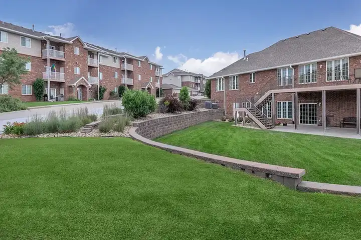 Springhill Ridge Apartments - Omaha, NE 68136 | ApartmentGuide.com