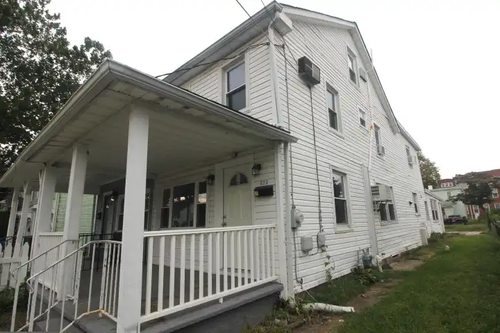 825 W 2nd St - Florence, NJ 08518 | ApartmentGuide.com