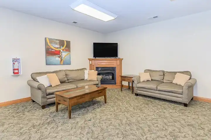 Springhill Ridge Apartments - Omaha, NE 68136 | ApartmentGuide.com